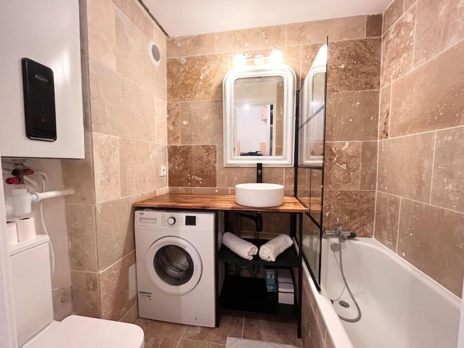 * * Piscine Appartement