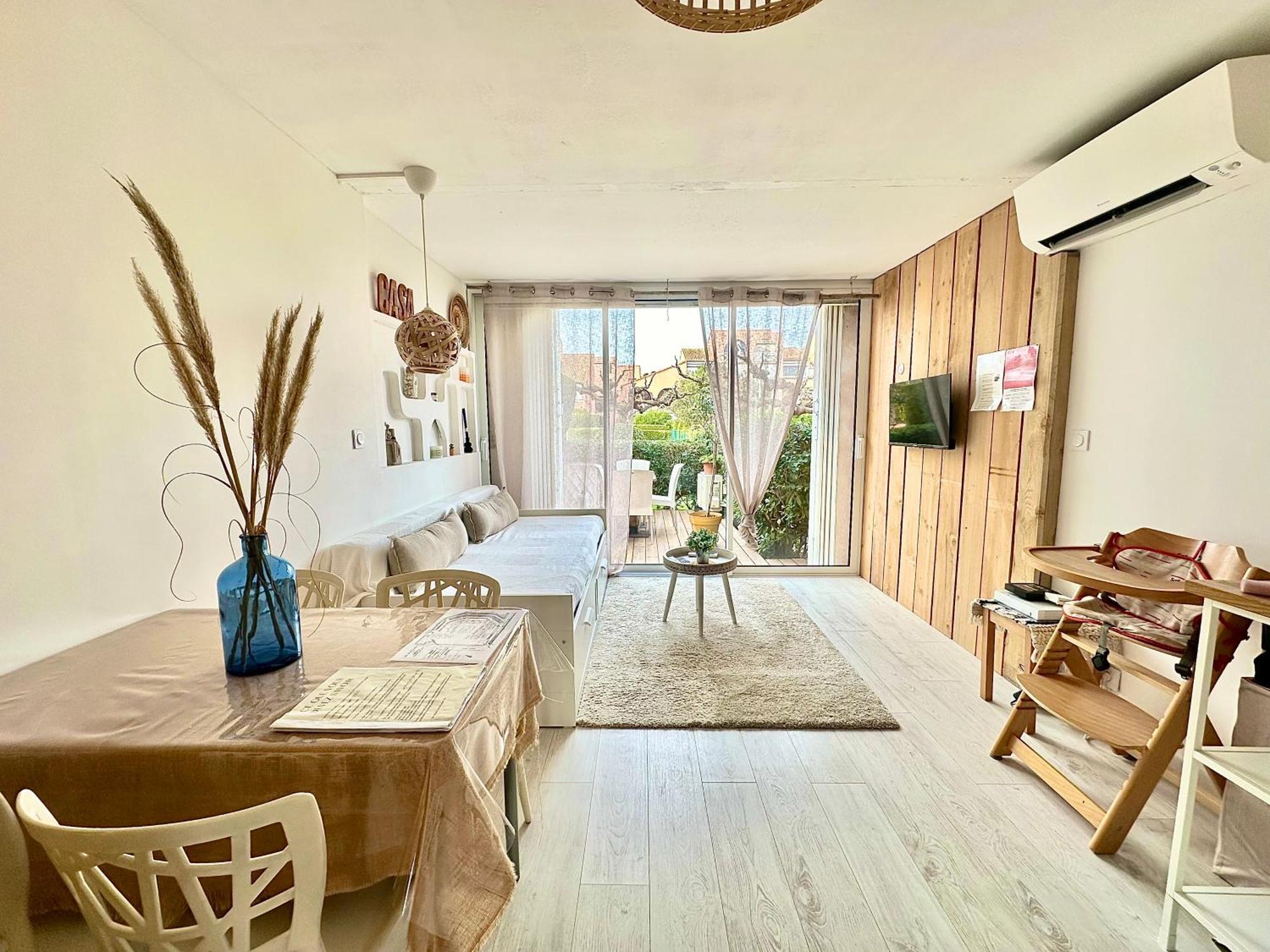 * * Piscine Appartement